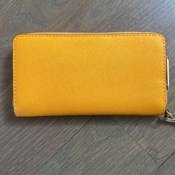 Merigold Michael Kors wristlet wallet with removable wristlet attachment - Picture 3 of 6